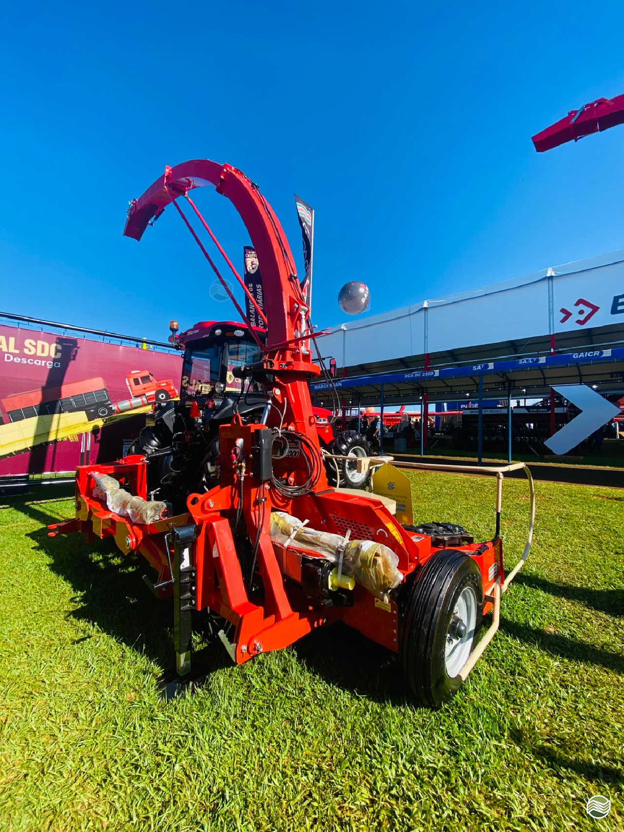 IMPLEMENTOS AGRICOLAS COLHEDORAS COLHEDORA DE FORRAGEM Milani Máquinas FRANCISCO BELTRAO PARANÁ PR